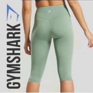 Gymshark NWT Green High-Waisted Leggings capri knee length size M